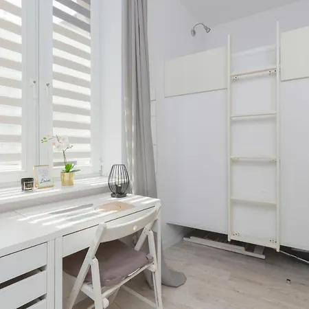 Business District 2 Bedroom For 5 Guests Wrzeszcz By Renters Apartmán