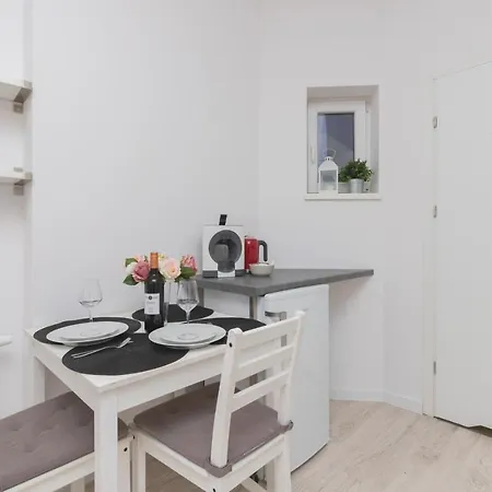Business District 2 Bedroom For 5 Guests Wrzeszcz By Renters