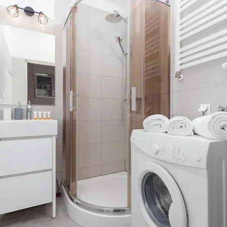 Business District 2 Bedroom For 5 Guests Wrzeszcz By Renters * Gdaňsk