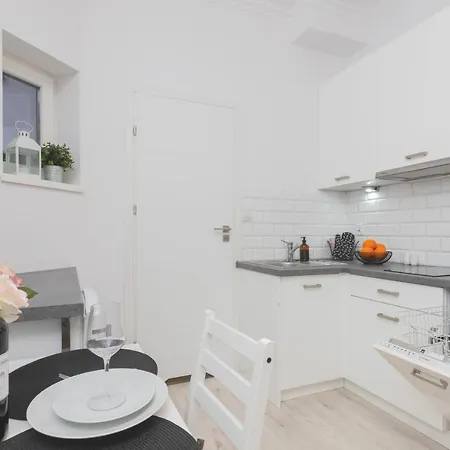 Business District 2 Bedroom For 5 Guests Wrzeszcz By Renters Apartmán *